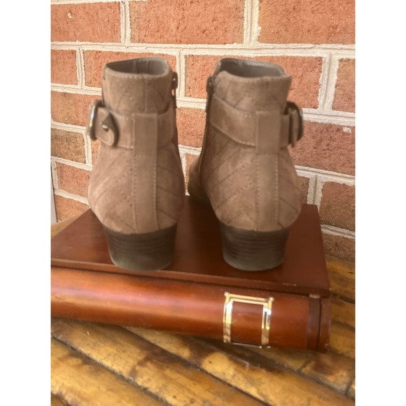 2 Pair Women's Ankle Boots Booties Suede 10 Taupe Tan - Picture 9 of 11